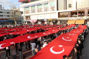 - Kutlamalar kapsamında Erzurum'da fener alayı, Erzincan'da ise 600 metre