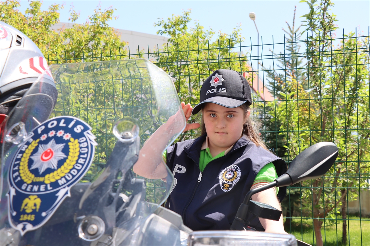 Erzincan'da engelli çocukların polislik hayali bir günlüğüne gerçek oldu