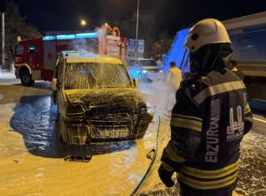 ERZURUM (AA) – Erzurum'da seyir halindeyken yanan hafif ticari araçta
