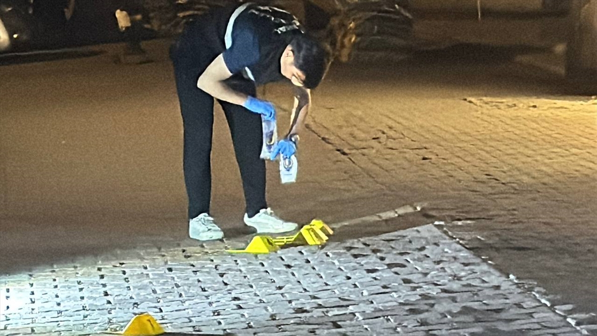 Esenyurt'ta baba tartıştığı oğlunu silahla yaraladı