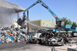 - Tesisteki kamyon ve iş makinesi kullanılamaz hale geldi