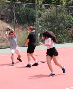 İZMİR (AA) – İzmir'de geleneksel sokak oyunlarının tanıtıldığı etkinlikte buluşan