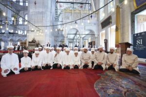 İSTANBUL (AA) – İstanbul'da hafızlık eğitimini tamamlayan 81 öğrenci için