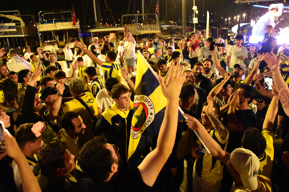 Fenerbahçe'nin THY Avrupa Ligi şampiyonluğu Antalya, Muğla, Isparta ve Burdur'da da kutlandı