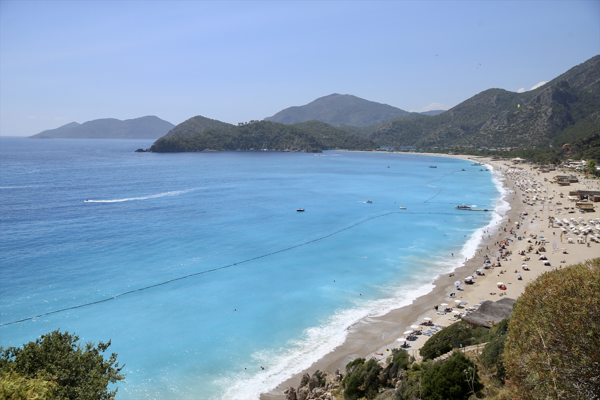 Fethiye ve Marmaris sahillerinde sıcak hava yoğunluğu