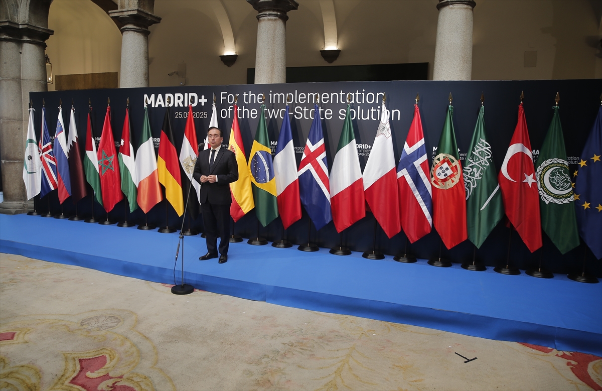 Filistin'de iki devletli çözümü destekleyen 20 ülke Madrid'de toplandı