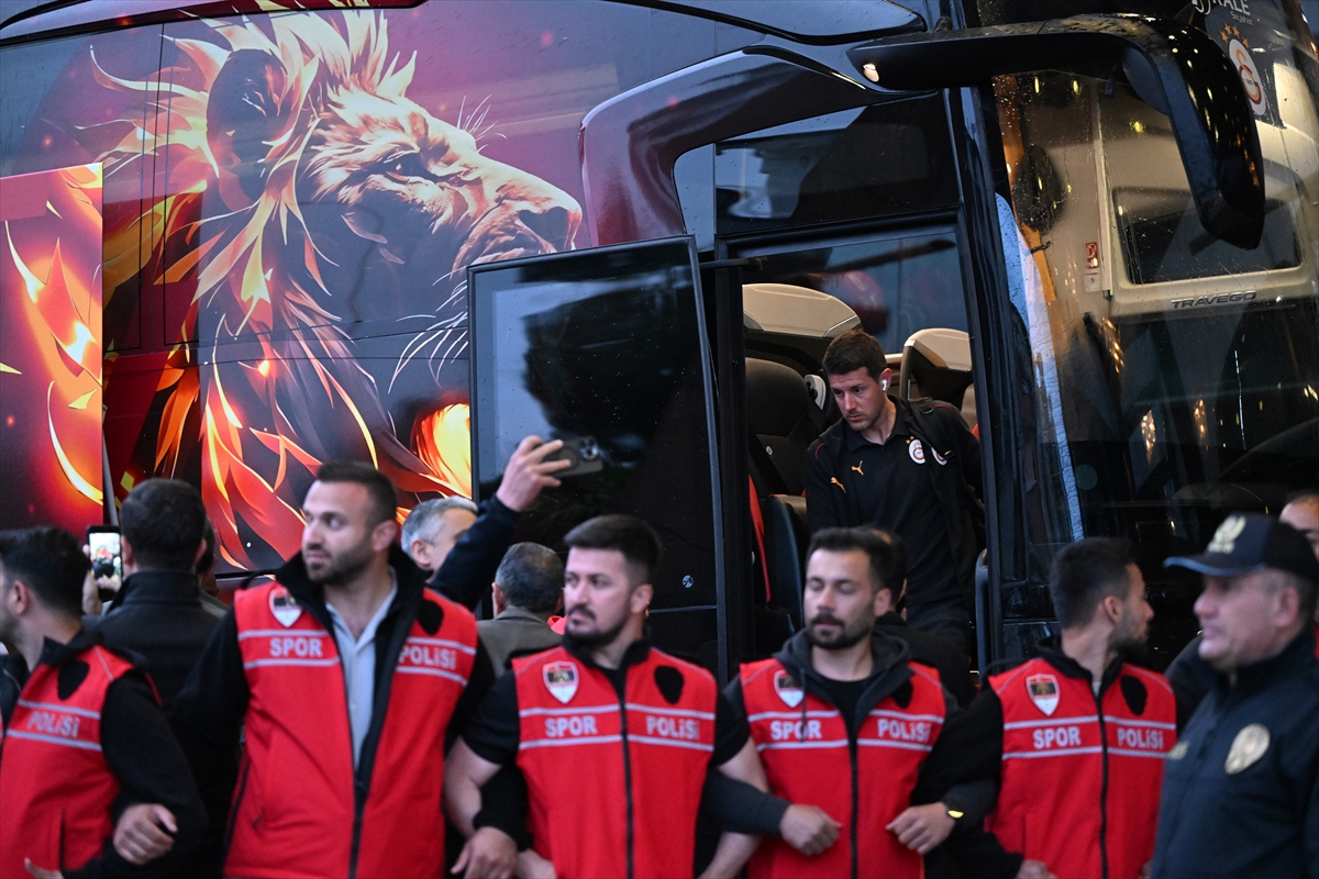 Galatasaray kafilesi Gaziantep'e geldi