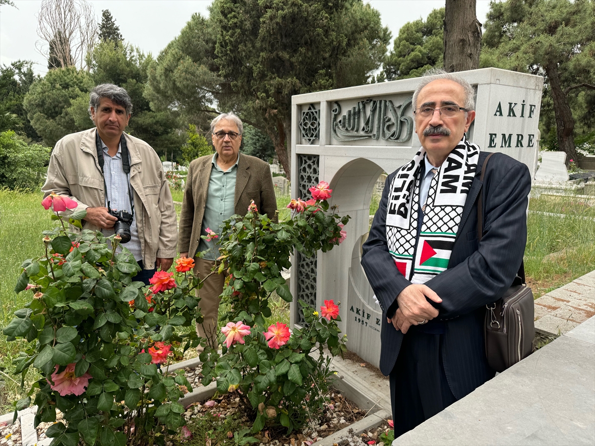 Gazeteci-yazar Akif Emre, Eyüpsultan'da yad edildi