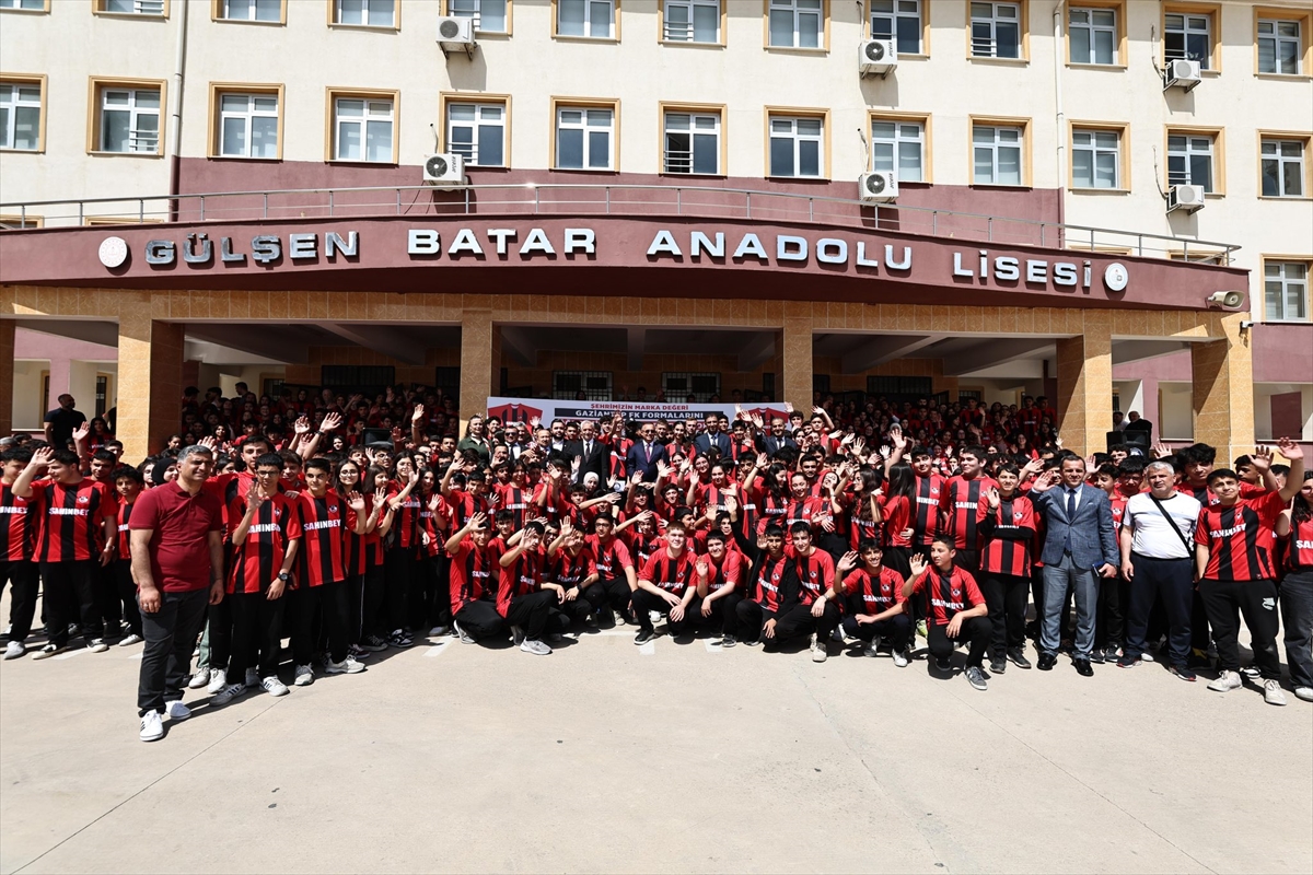 Gaziantep FK'nin 160 bin forması öğrencilere dağıtılacak