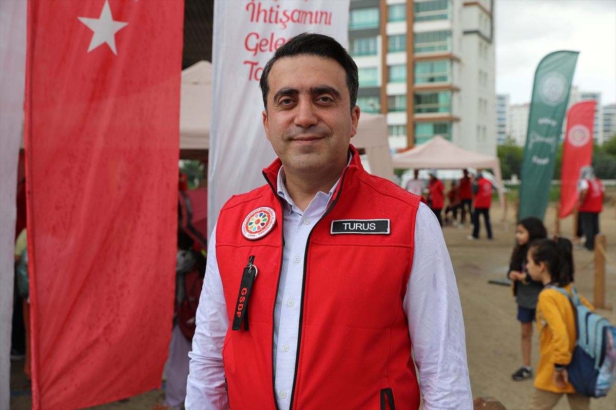 Geleneksel Oyunlar Tırı ile eğlenen çocukların yetenekleri keşfediliyor