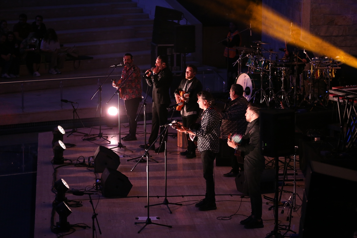 Grammy ödüllü müzik grubu Gipsy Kings Feat. Tonino Baliardo Eskişehir'de konser verdi