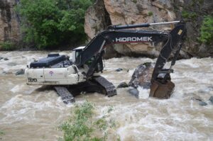HAKKARİ (AA) – Hakkari'nin Yüksekova ilçesinde Avaşin Deresi'nde kaybolan genci