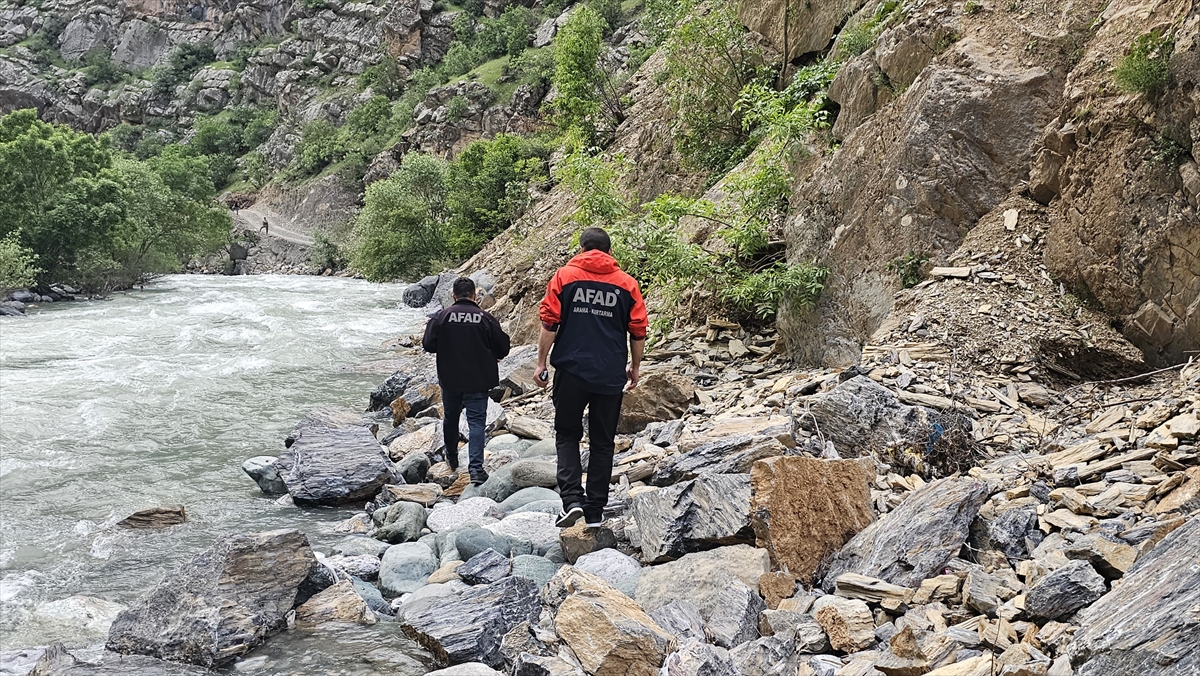 Hakkari'de derede kaybolan gencin bulunması için çalışma başlatıldı