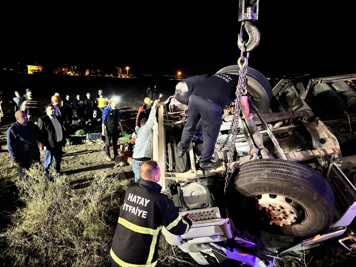 Hatay'da devrilen tırdaki 1 kişi öldü, 1 kişi yaralandı