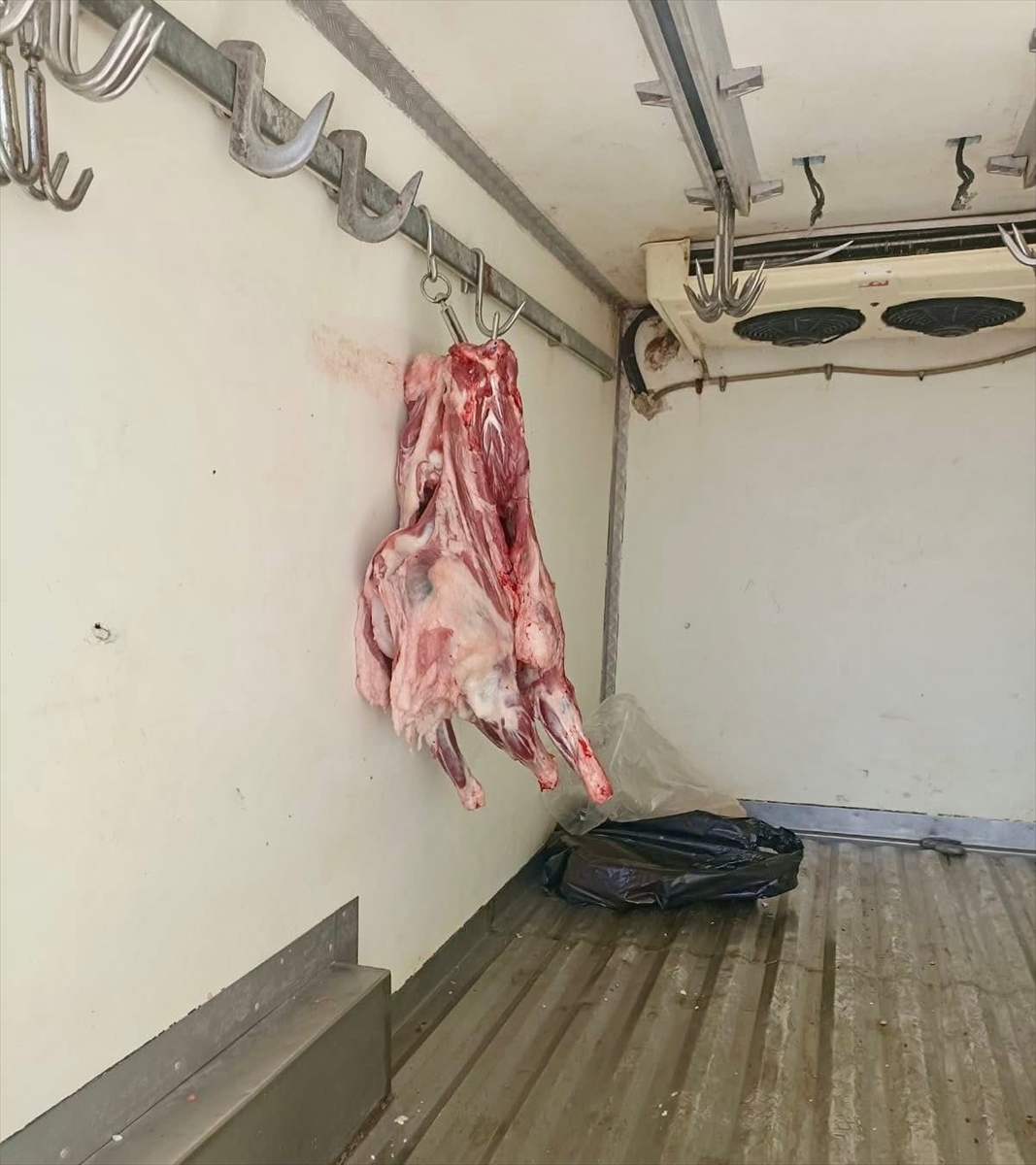 Hatay'da sağlıksız koşullarda taşınan 34 kilogram et ele geçirildi