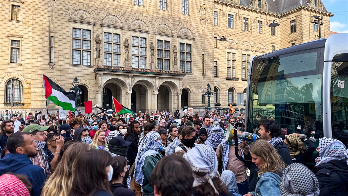 Hollanda'da, İsrail'den gelen F-35 parçaları taşıyan geminin limana yanaşması protesto edildi