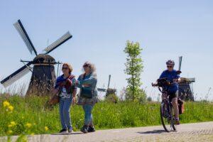 KİNDERDİJK (AA) – Hollanda'da "Ulusal Değirmen Günü"nde yüzlerce değirmenin kapısı
