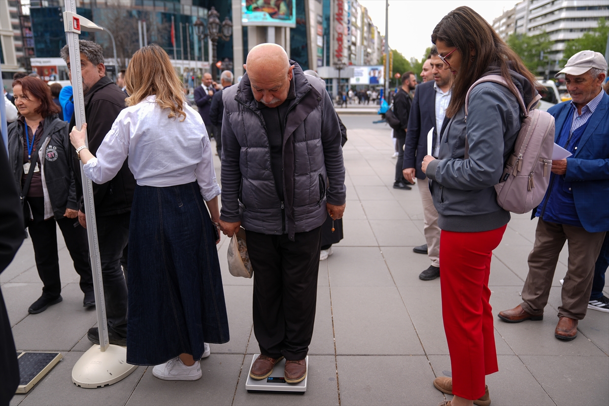 “İdeal Kilonu Öğren, Sağlıklı Yaşa” kampanyası Ankara'da uygulanmaya başlandı