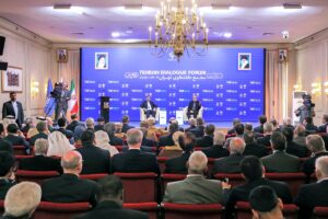 - İran Cumhurbaşkanı Mesud Pezeşkiyan, Tahran Diyalog Forumu'nun açılışında düzenlenen