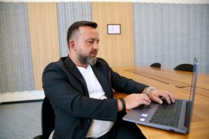 - Kocaeli'de faaliyet gösteren teknoloji firmasının geliştirdiği yazılım robotunun Afrika