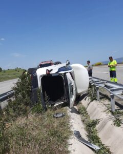 BALIKESİR (AA) – İstanbul-İzmir Otoyolu'nun Balıkesir kesiminde otomobilin devrilmesi sonucu