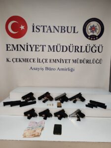 İSTANBUL (AA) – İstanbul'da 19 ruhsatsız tabanca ve silah malzemelerinin