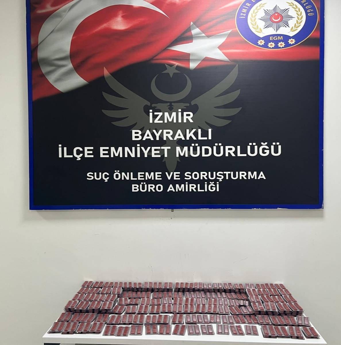 İzmir'de 5 bin 488 sentetik uyuşturucu hap ele geçirildi