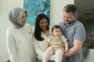 İZMİR (AA) – İzmir'in Ödemiş ilçesinde açılan "Gebe Okulu"nda anne