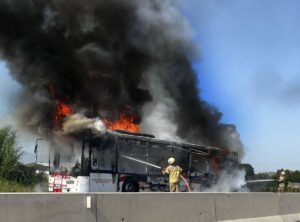 İZMİR (AA) – İzmir'in Bayındır ilçesinde belediye otobüsünde çıkan yangın,