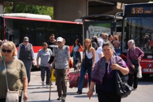 İZMİR (AA) – İzmir Büyükşehir Belediyesine bağlı iştiraklerde çalışan işçilerin