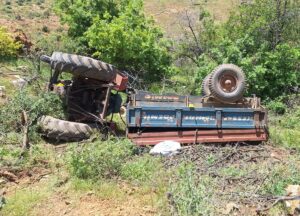 İZMİR (AA) – İzmir'in Ödemiş ilçesinde, devrilen traktörün altında kalan