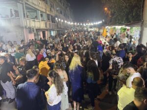 İZMİR (AA) – İzmir'de vatandaşlar, baharın müjdecisi Hıdırellez'i coşkuyla kutladı.