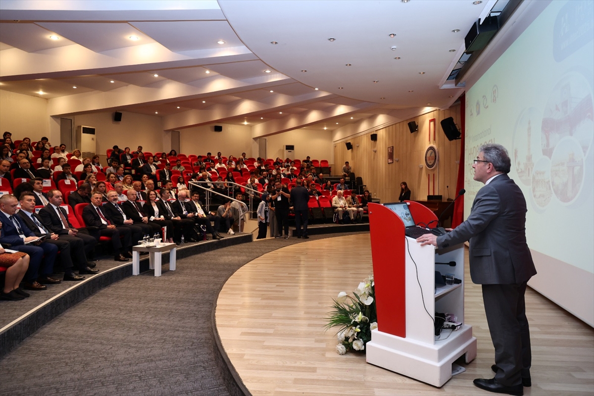 İzmir'de hidrojen teknolojilerindeki gelişmeler uluslararası kongrede ele alınıyor