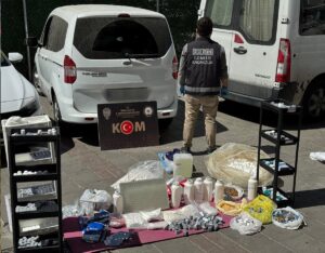 İZMİR (AA) – İzmir'de kaçak vücut geliştirme ilacı üretimi ve