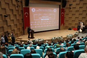 İZMİR (AA) – TBMM Kadın Erkek Fırsat Eşitliği Komisyonu Başkanı