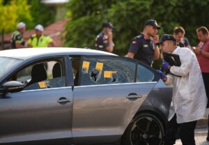 İZMİR (AA) – İzmir'in Torbalı ilçesinde seyir halindeki otomobile düzenlenen