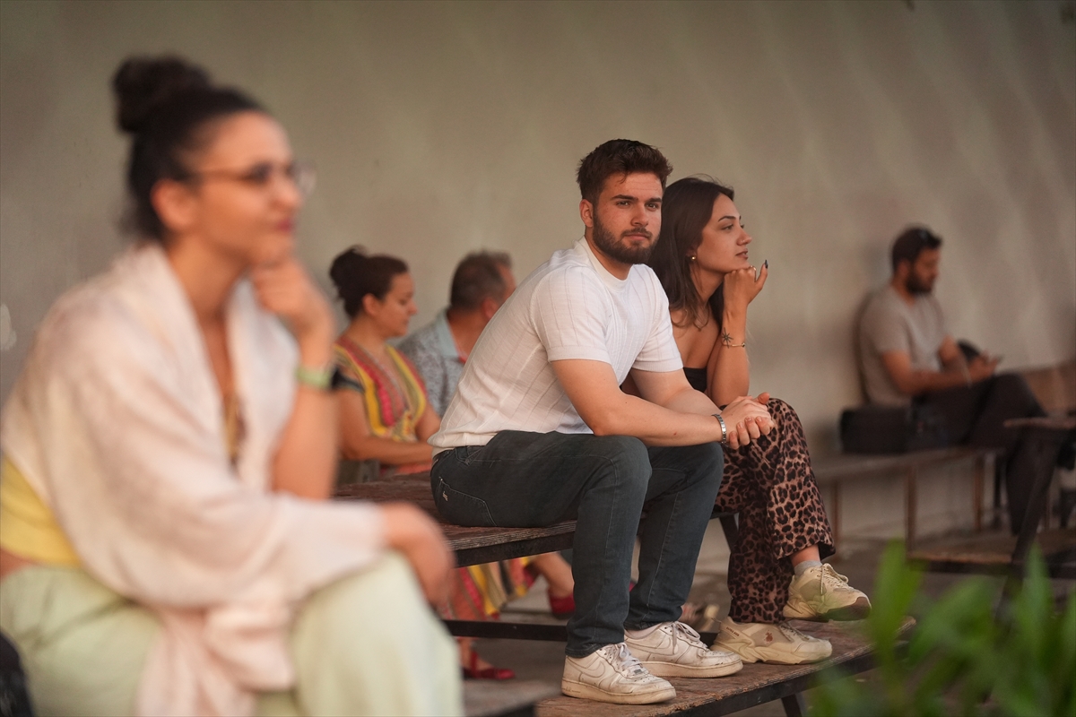 İzmirli kadınların halı saha maçında “kaybeden yok”