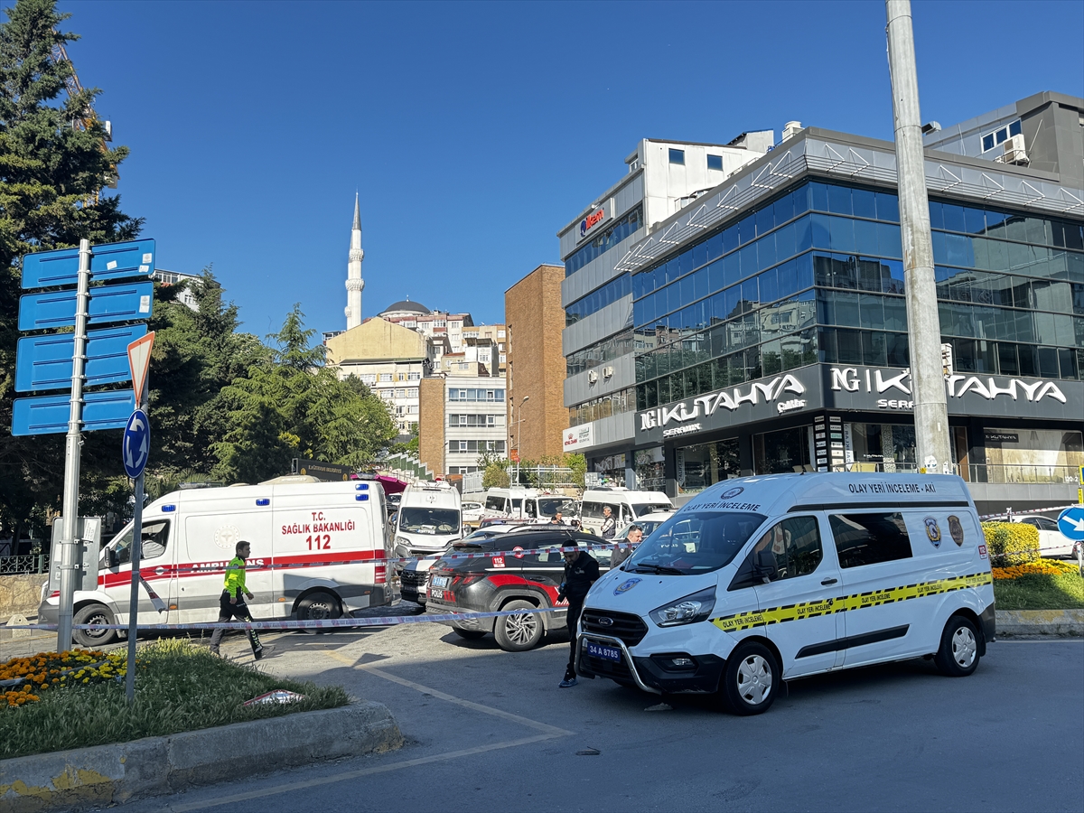 Kağıthane'de servis aracının çarptığı 1 kişi öldü, 3 kişi yaralandı