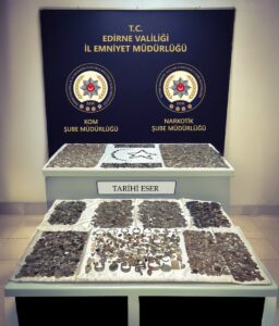 EDİRNE (AA) – Kapıkule Sınır Kapısı'nda bir tırda tarihi eser