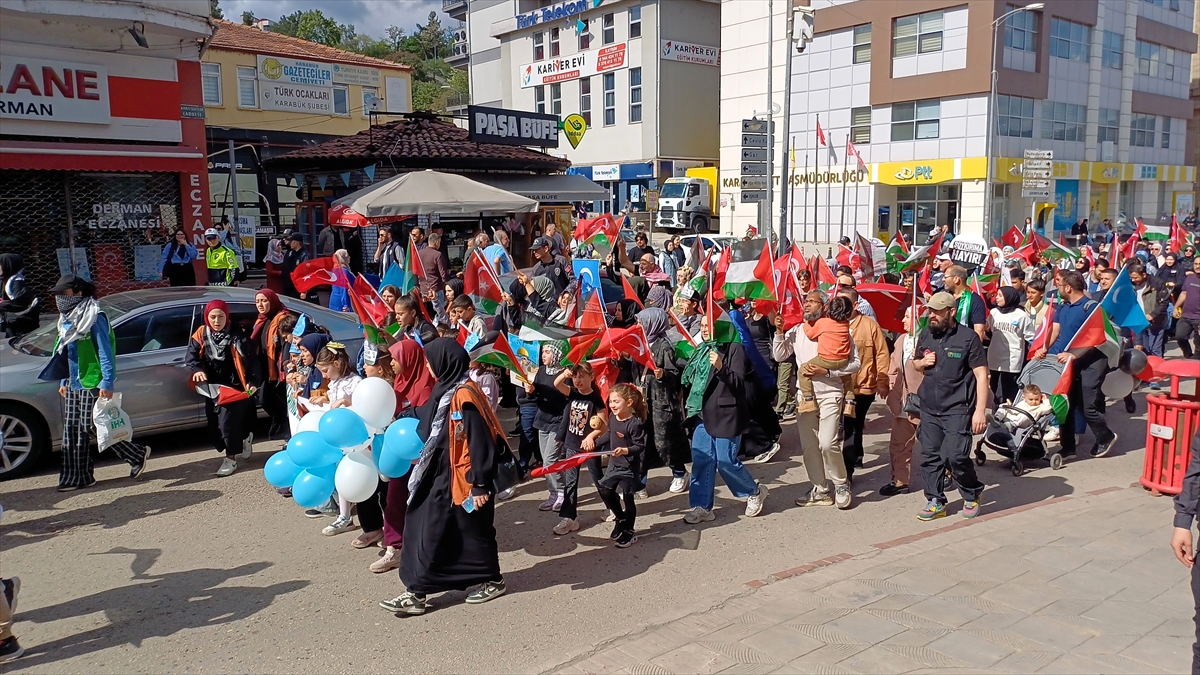 Karabük'te çocuklar Filistin ve Doğu Türkistan'a destek için yürüdü