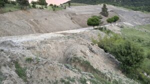 KARABÜK (AA) – Karabük'te heyelan nedeniyle bir köy yolunda ulaşım