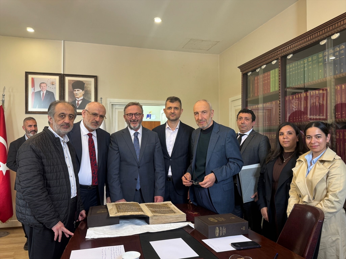Karadağ'dan getirilen Memlükler dönemine ait Kur'an-ı Kerim, İstanbul'da restore edildi