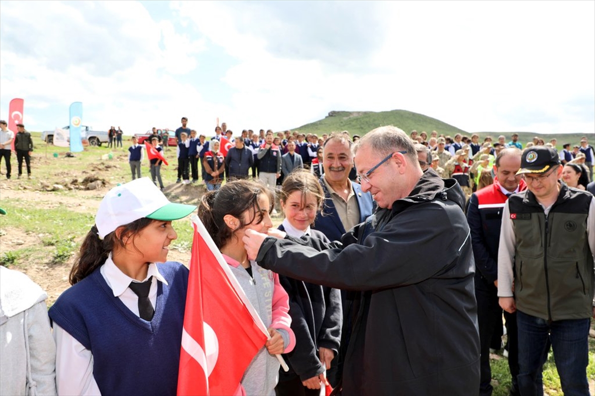 Kars'ta “Her İlçeye Örnek Meyve Bahçesi” kurulması çalışmaları sürüyor