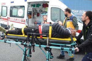 KARS (AA) – Kars’ın Sarıkamış ilçesinde otomobil ile tırın çarpışması