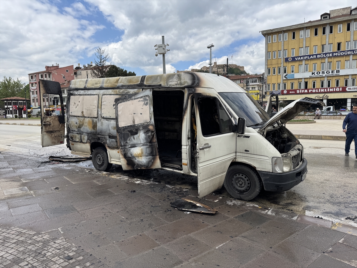 Kastamonu'da hacizli olduğunu öğrendiği aracını ateşe veren kişi gözaltına alındı
