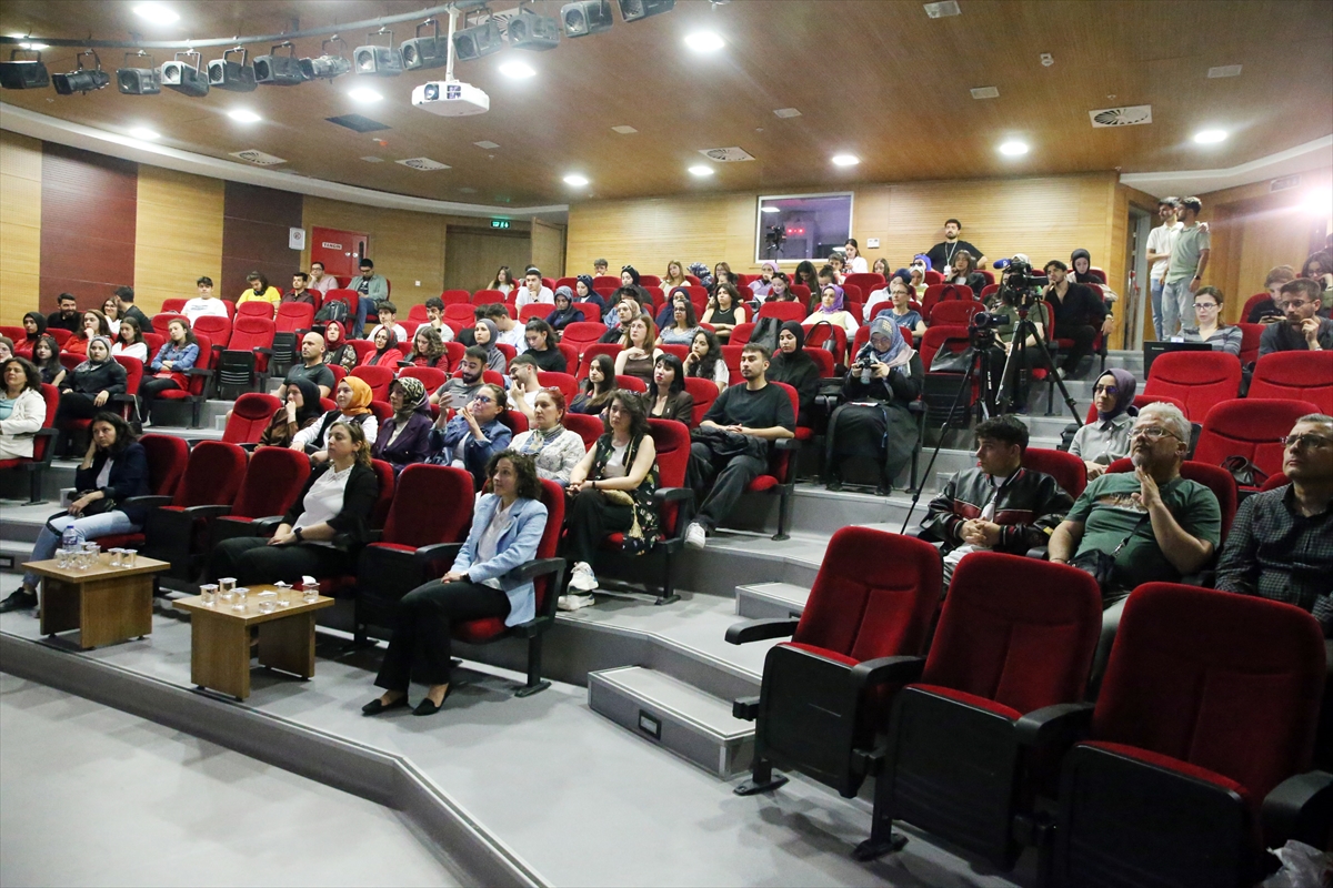 Kastamonu'da “Müzeler ve Kütüphanelerin Toplumla Buluşması” paneli düzenlendi
