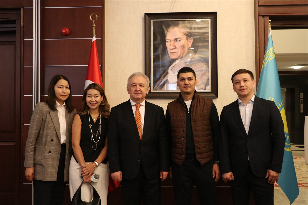 Kazakistan'da 19 Mayıs Atatürk'ü Anma, Gençlik ve Spor Bayramı kutlandı
