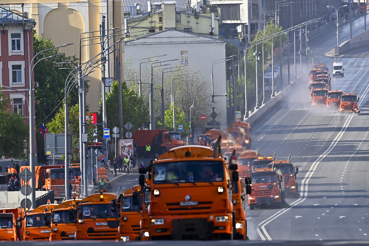 Kızıl Meydan'da 9 Mayıs Zafer Günü askeri geçit töreni için son prova yapıldı