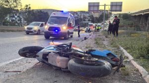 KOCAELİ (AA) – Kocaeli'nin Gebze ilçesinde, beton mikseriyle çarpışan motosikletin