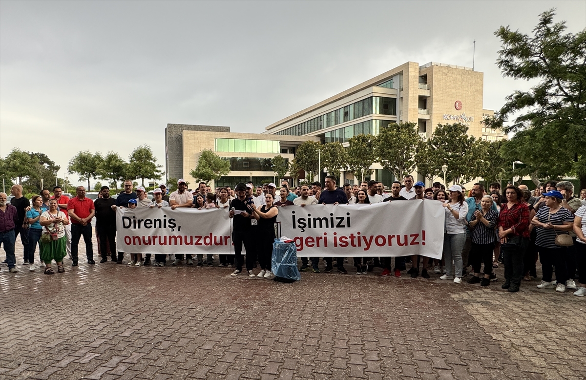 Konyaaltı Belediyesi'nde işten çıkarılan çalışanlar eylem yaptı